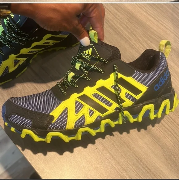 Adidas sneakers - Picture 2 of 4